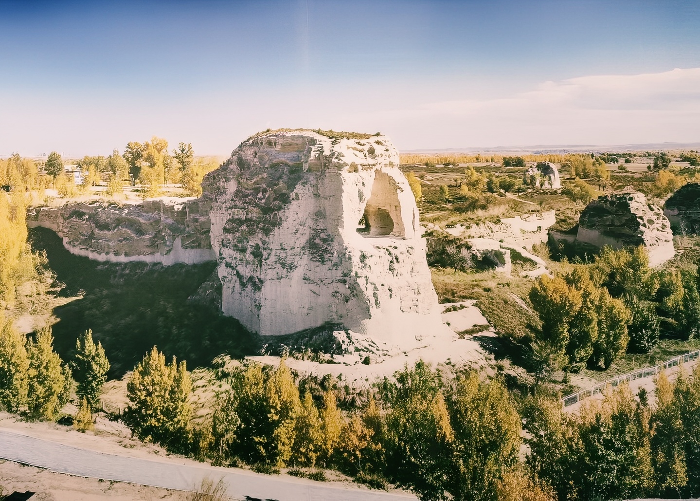A scenic view of tongwan_city_national_archaeological_park