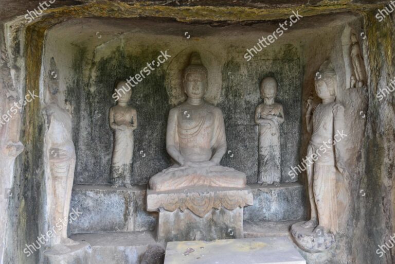 Tuoshan Grottoes: Where Nature and Artistry Converge in Stunning Landscapes