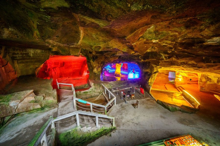 A scenic view of Tuoshan Grottoes