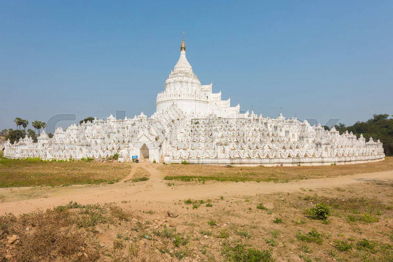 A scenic view of wanbu_huayanjing_pagoda_white_pagoda