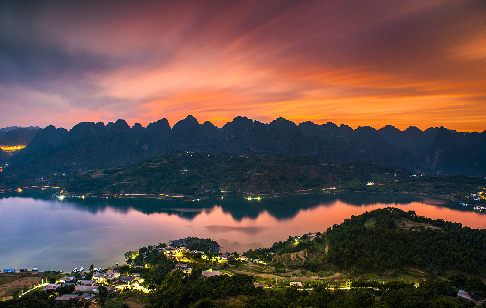 A scenic view of wanfeng lake