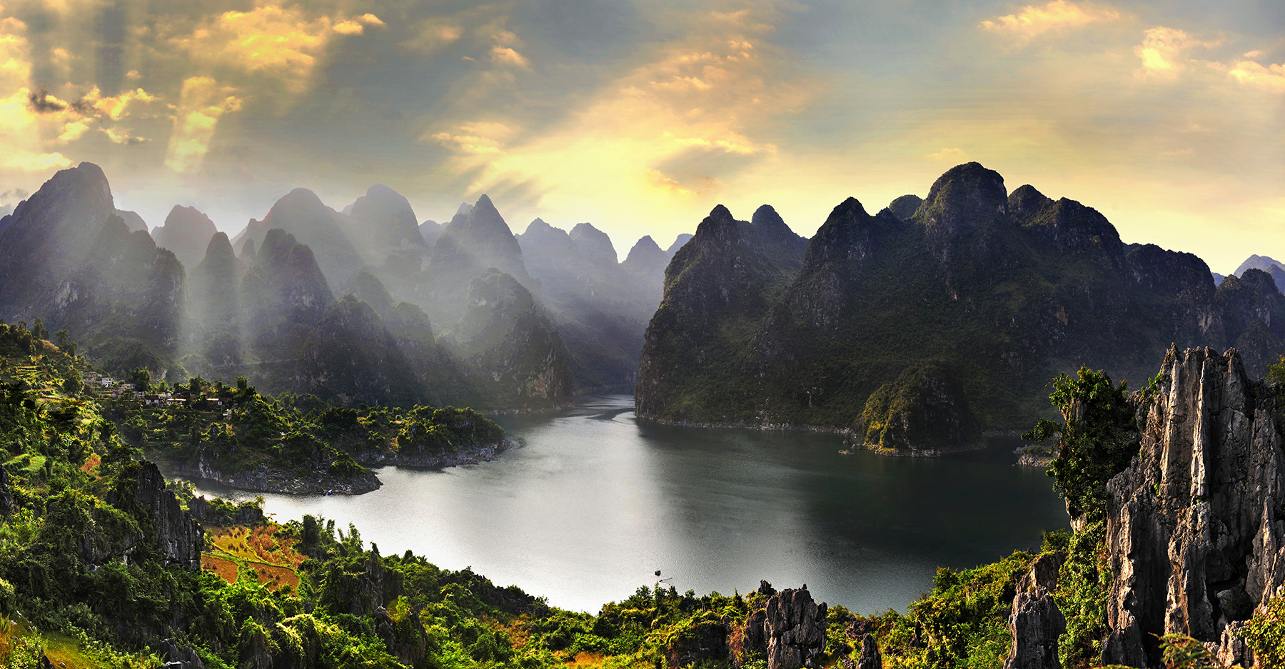 A scenic view of wanfeng lake