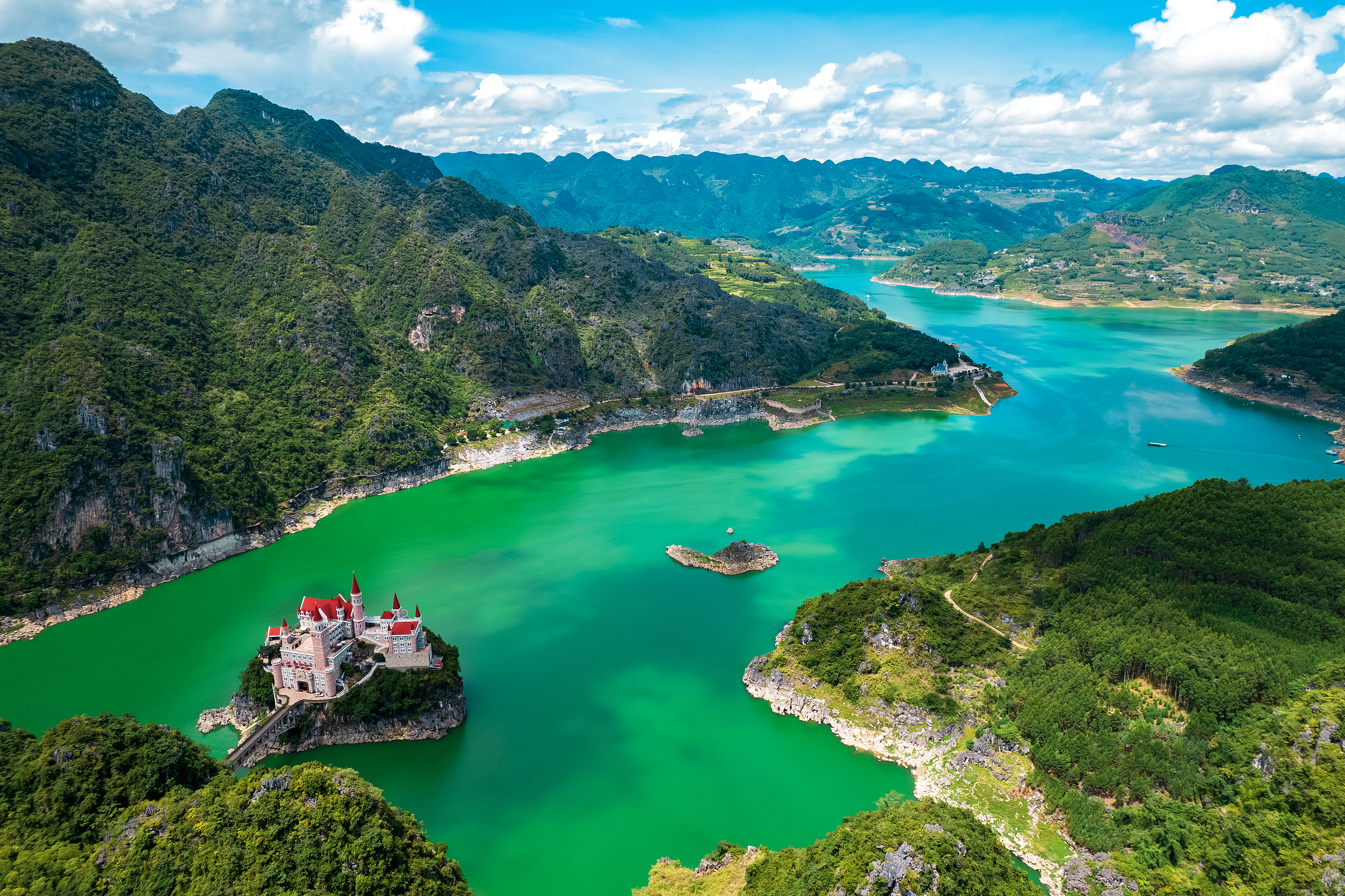 A scenic view of wanfeng lake