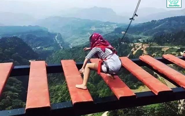 A scenic view of wansheng_heishan_valley