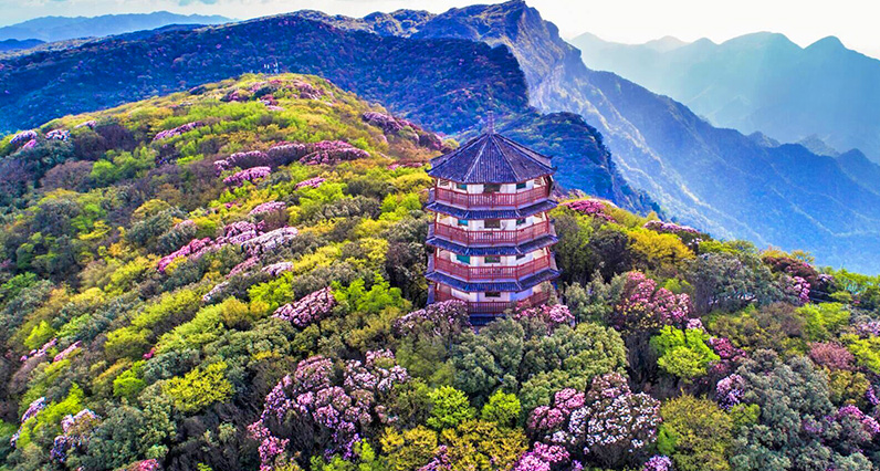 A scenic view of wansheng_heishan_valley