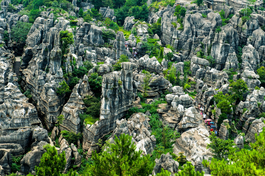 A scenic view of wansheng_stone_forest
