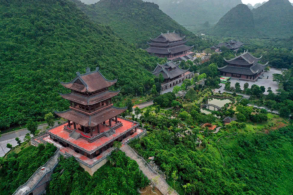 A scenic view of water_and_land_temple