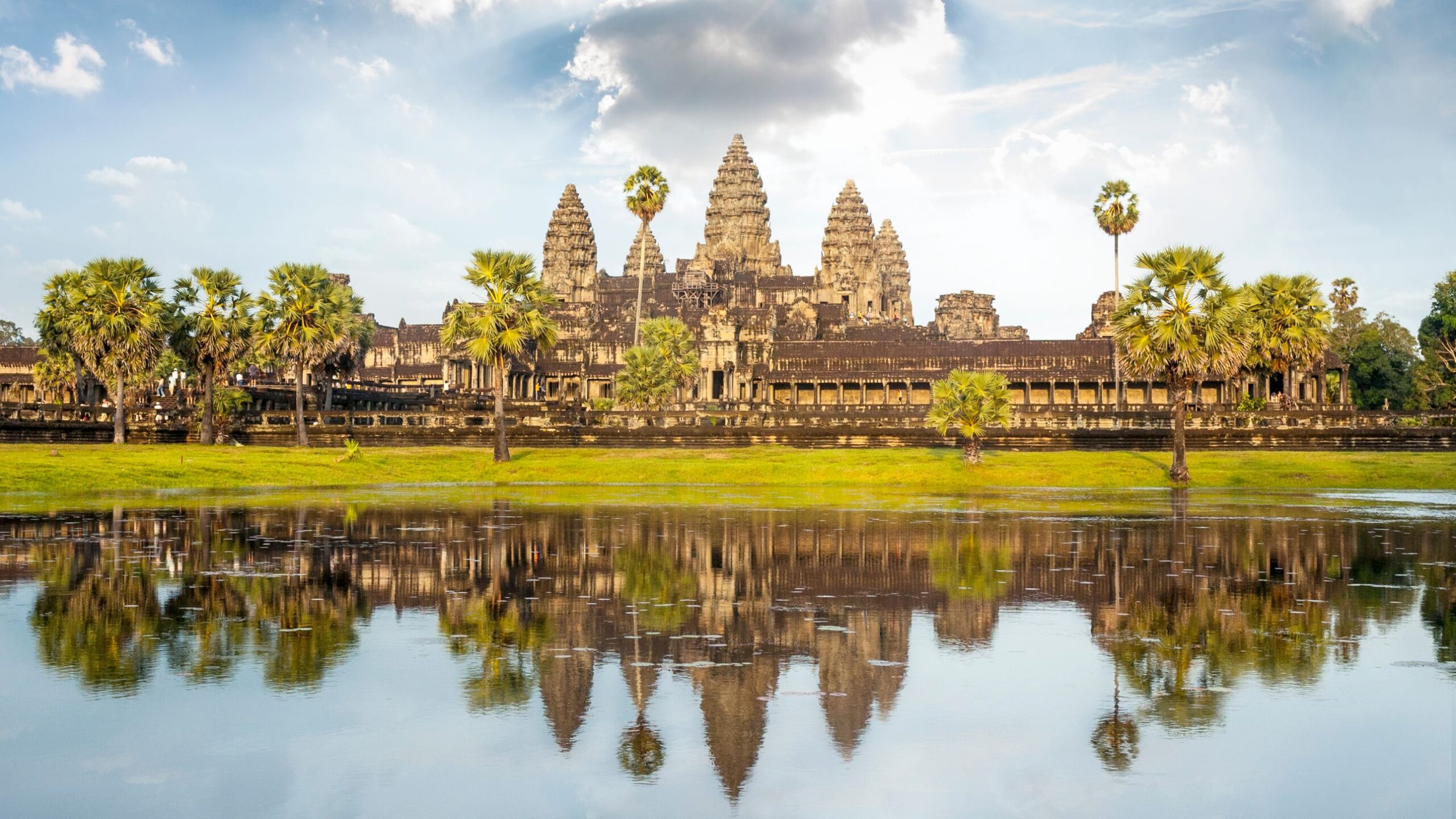 A scenic view of water_and_land_temple