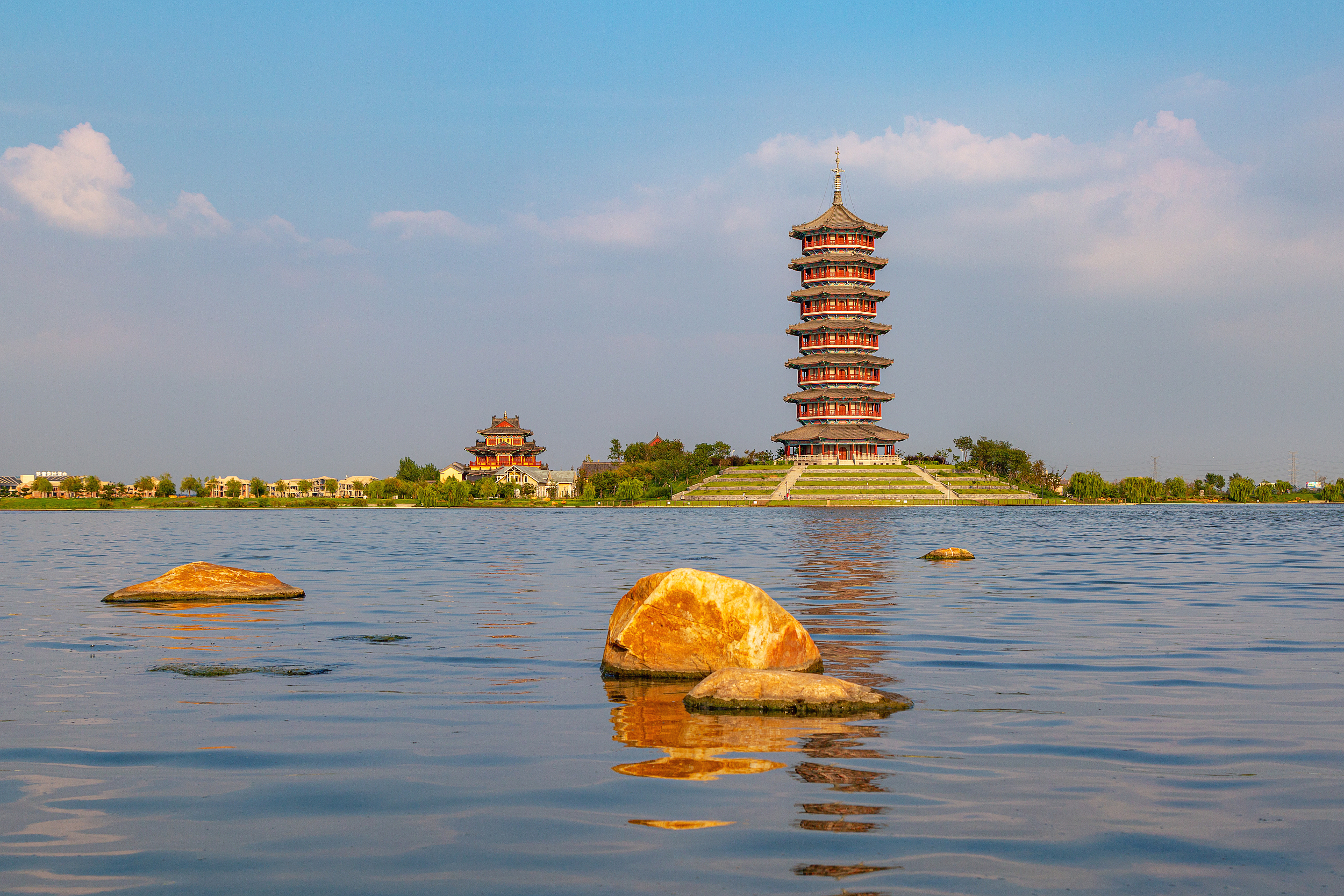 A scenic view of White Pagoda Of Ciyun Temple