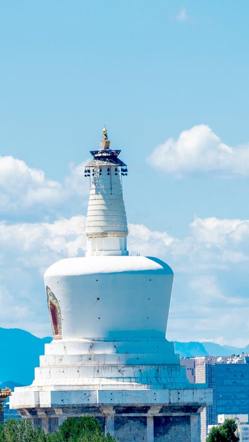 Experience Tranquility at Wubian Temple White Pagoda: Your Guide to Peaceful Retreats