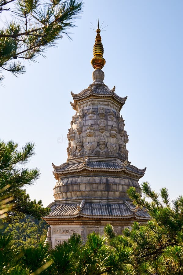 A scenic view of Wubian Temple White Pagoda