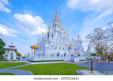 A scenic view of Wubian Temple White Pagoda