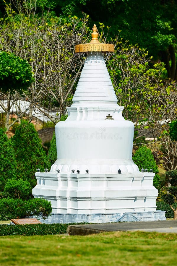 A scenic view of Wubian Temple White Pagoda
