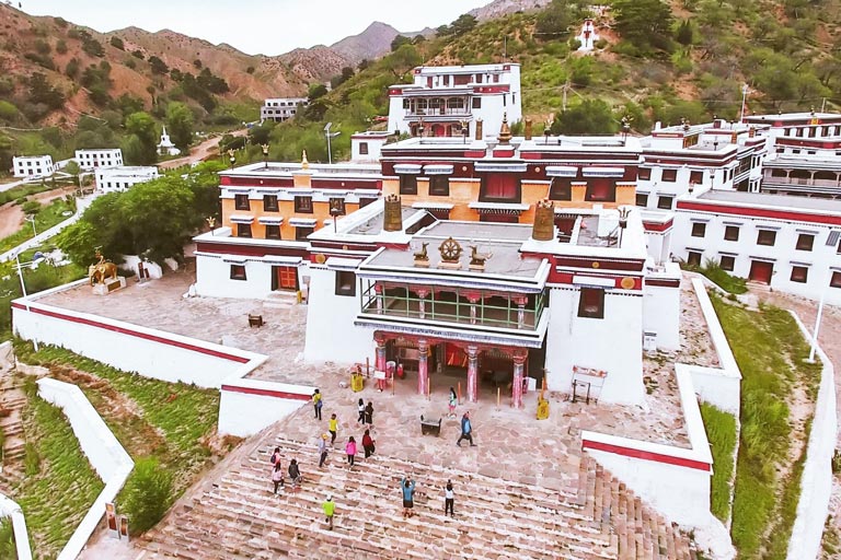 A scenic view of wudangzhao_monastery