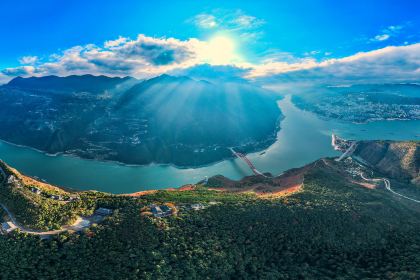 A scenic view of wushan_three_gorges