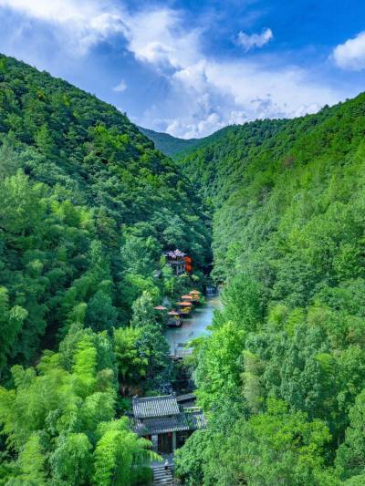 A scenic view of xianggu_shanzhuang_scenic_area