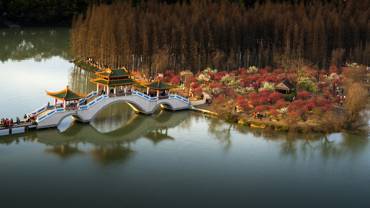 A scenic view of xianggu_shanzhuang_scenic_area