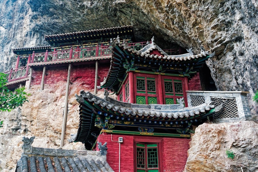 A scenic view of Xiangji Ping Ancient Buildings