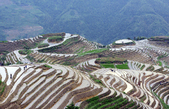 A scenic view of xiangshawan_singing_sand_ravine