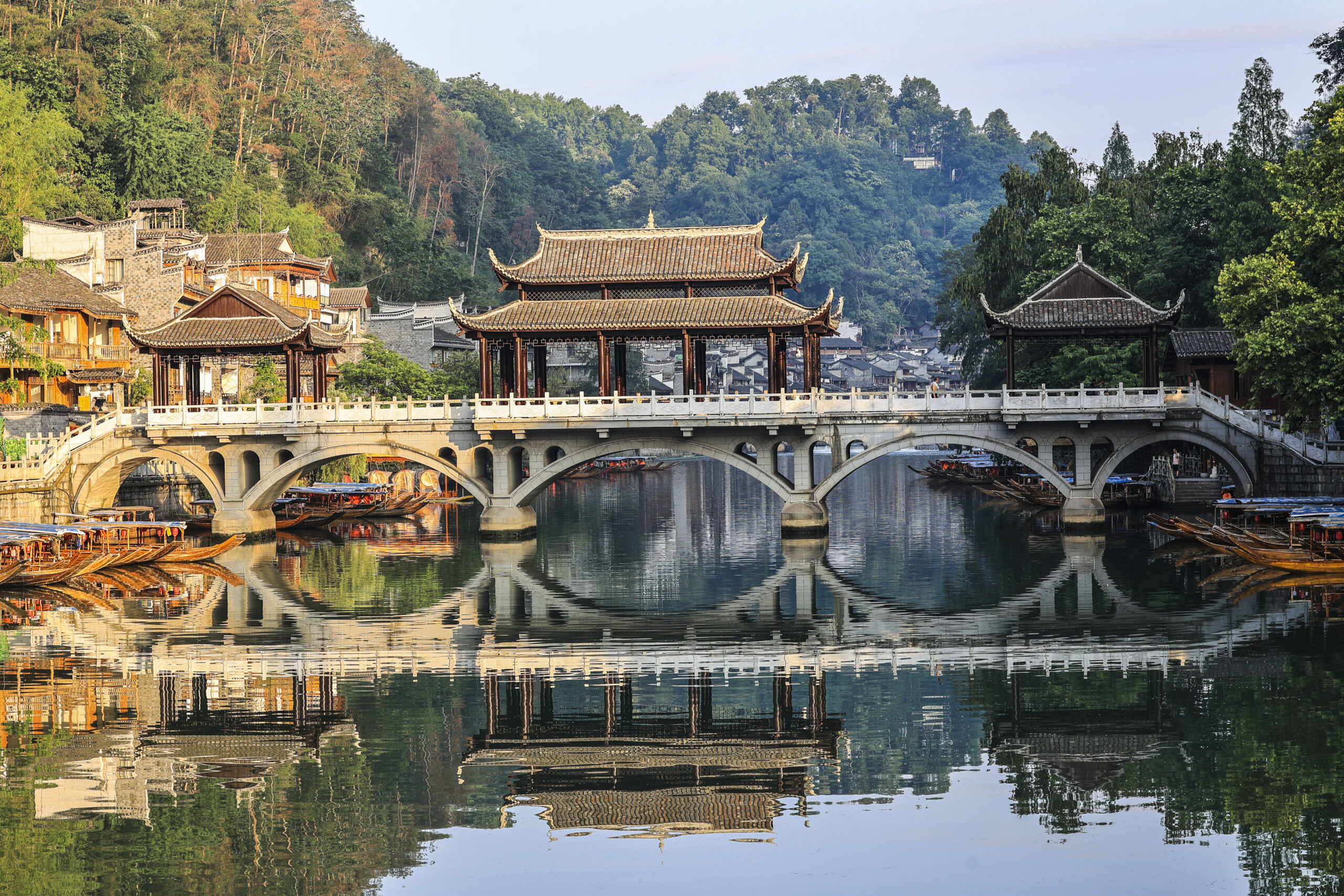 A scenic view of Xianren Dong And Diaotong Huan Ruins