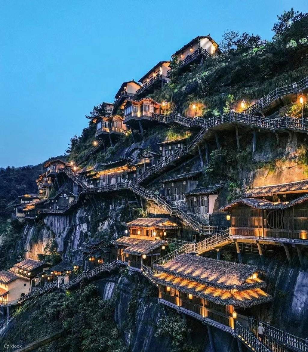 A scenic view of Xianren Dong And Diaotong Huan Ruins