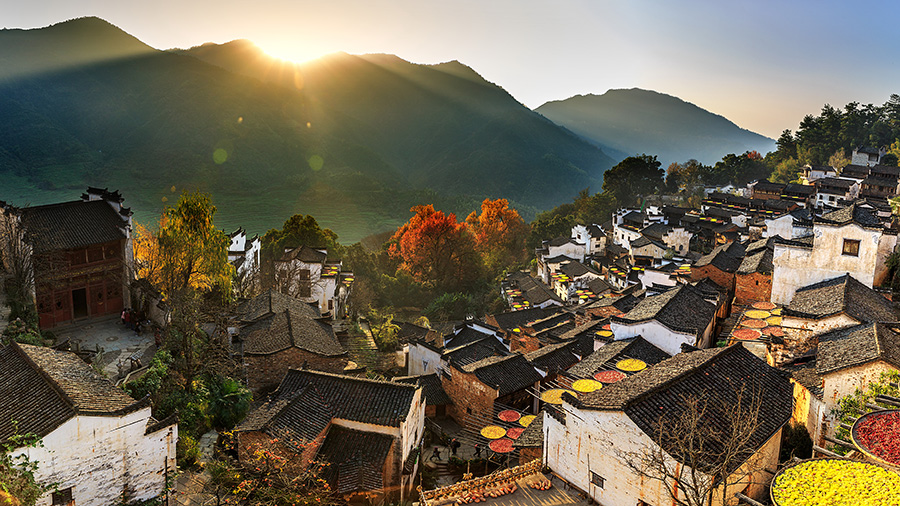 A scenic view of Xianren Dong And Diaotong Huan Ruins