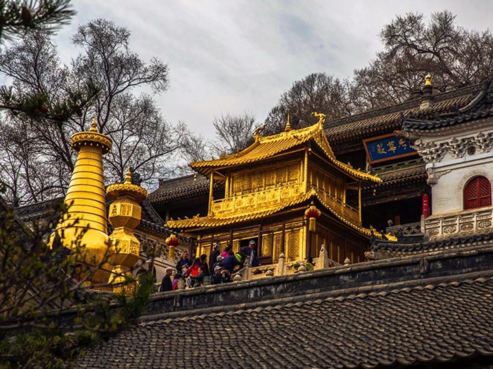 A scenic view of Xiantong Temple