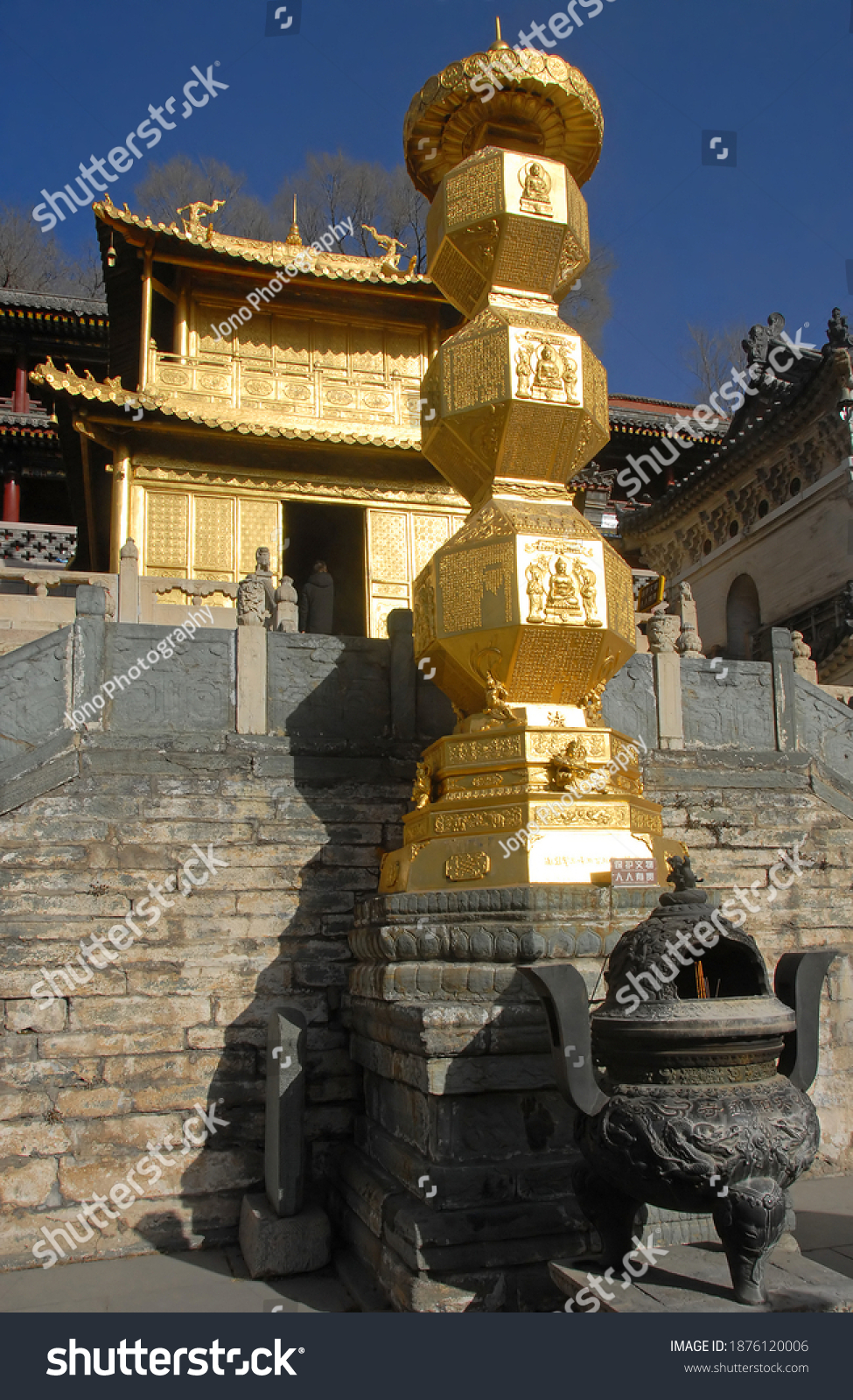 A scenic view of Xiantong Temple
