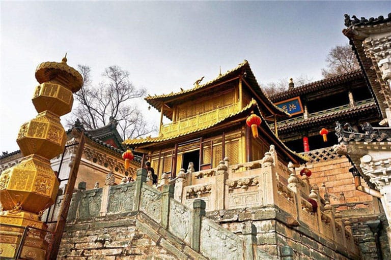 A scenic view of Xiantong Temple