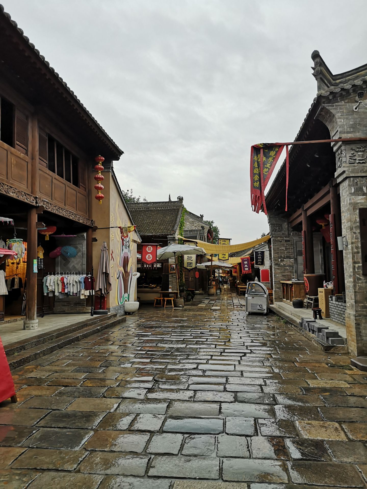A scenic view of xifu_old_street_cultural_tourism_scenic_area