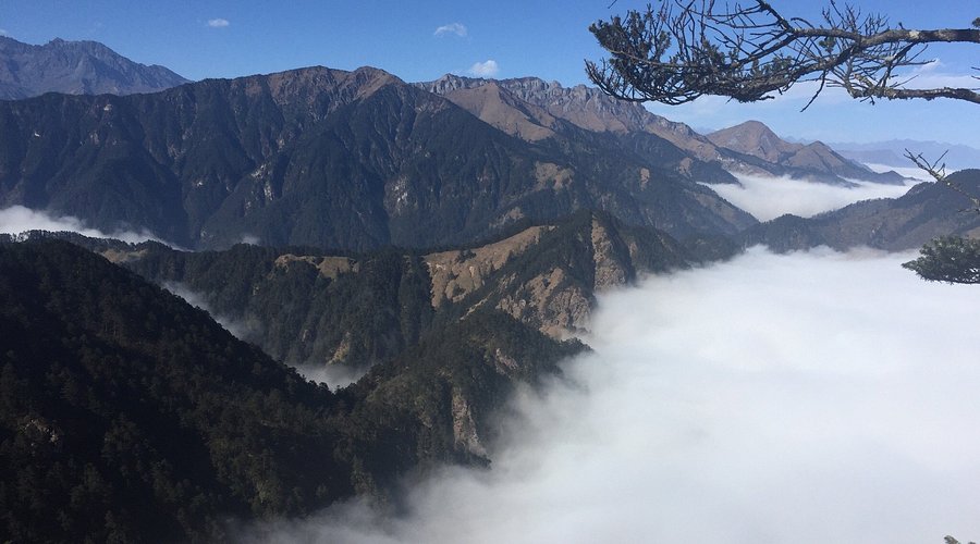 A scenic view of xiling snow mountain