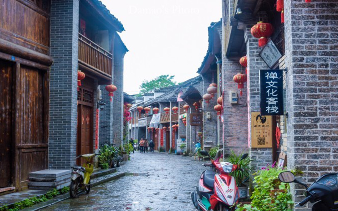 A scenic view of xingping ancient town