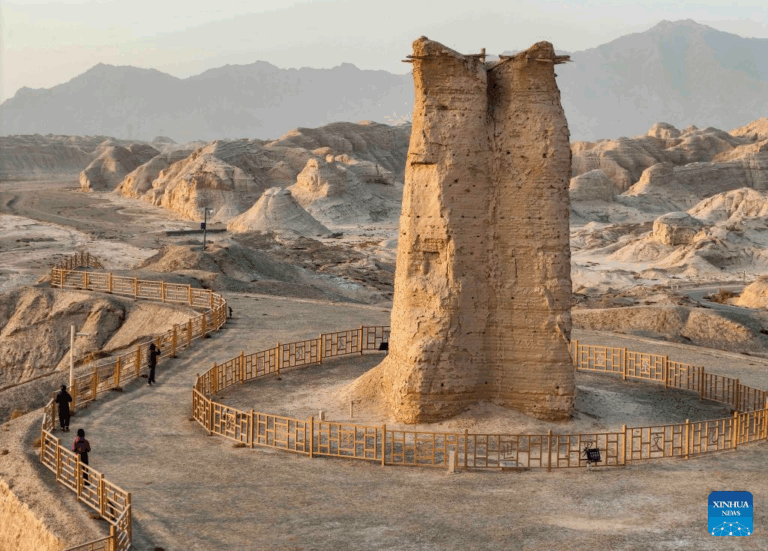 Travel Back in Time at Xinjiang’s Beacon Towers: A Scenic Exploration