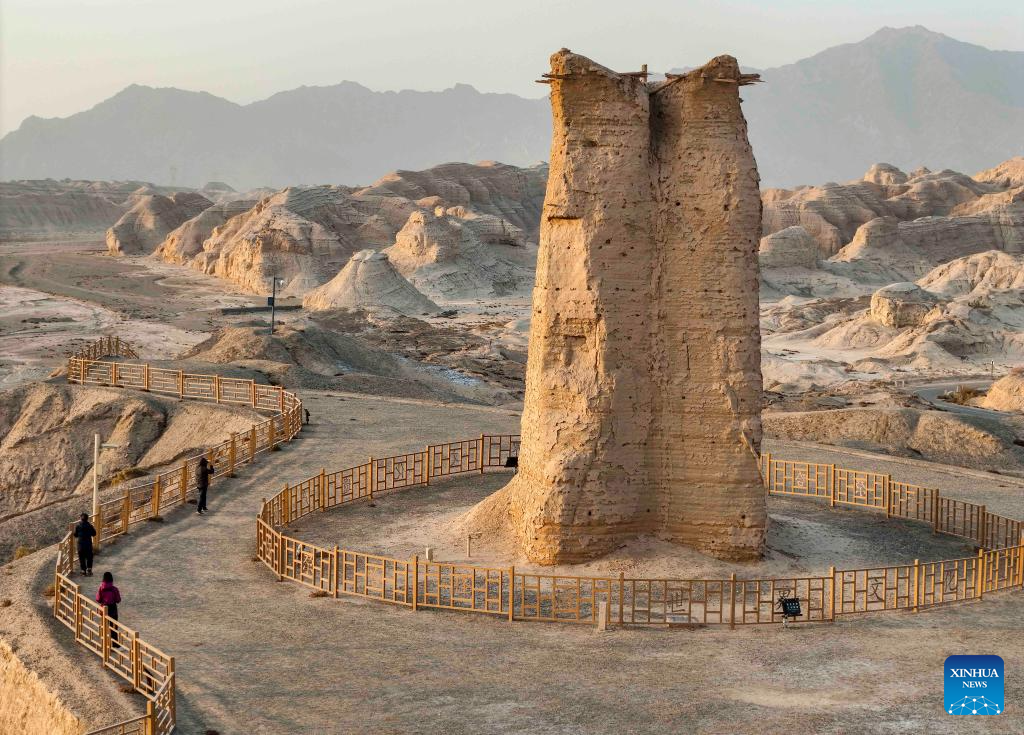 Travel Back in Time at Xinjiang’s Beacon Towers: A Scenic Exploration