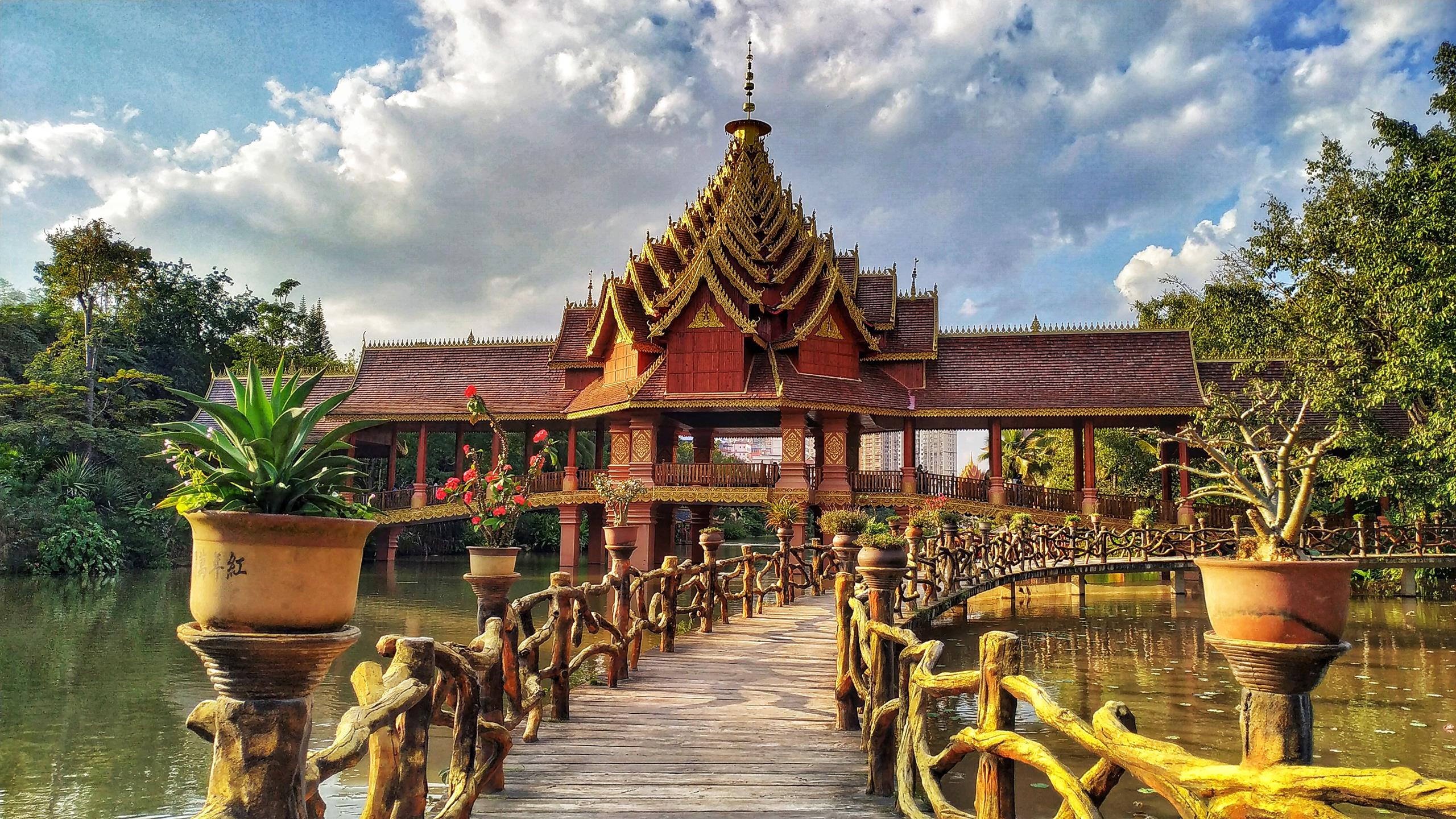 A scenic view of xishuangbanna dai park