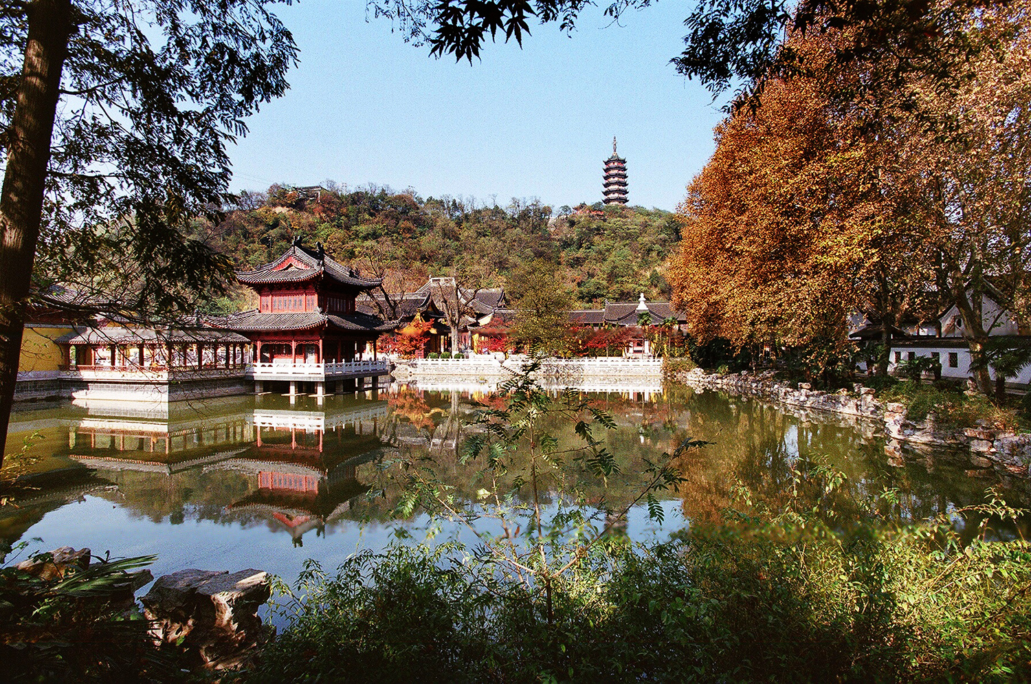 A scenic view of Xuanzhong Temple