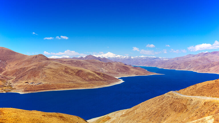 Unveiling Yamdrok Lake: An Insider’s Guide to Tibet’s Sacred Waters
