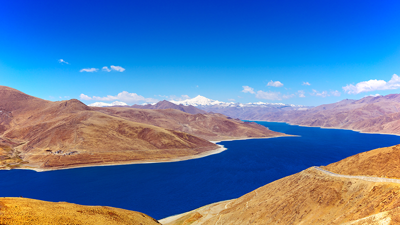 Unveiling Yamdrok Lake: An Insider’s Guide to Tibet’s Sacred Waters