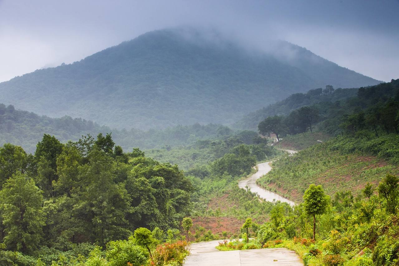 A scenic view of yanan_laoshan_national_forest_park_scenic_area