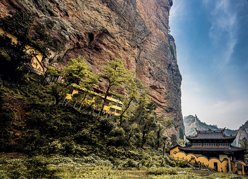 Experience Nature’s Splendor: Hiking Trails in Yandang Mountain