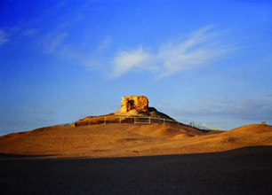 A scenic view of yangguan pass ruins