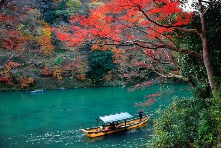 A scenic view of Yansai Lake