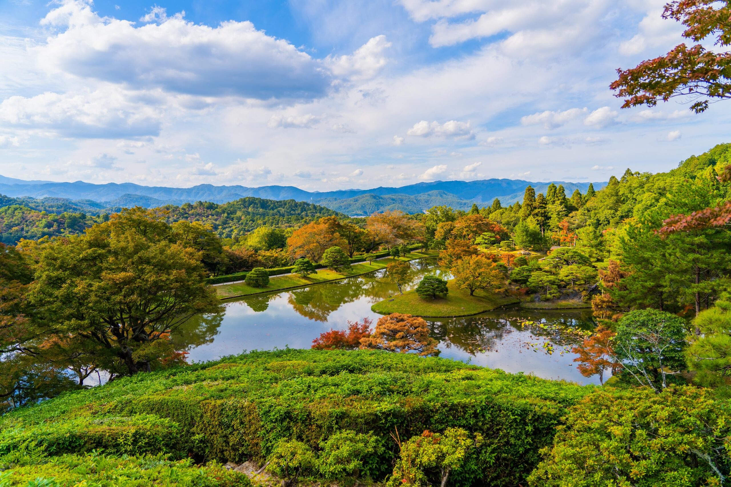 A scenic view of Yansai Lake