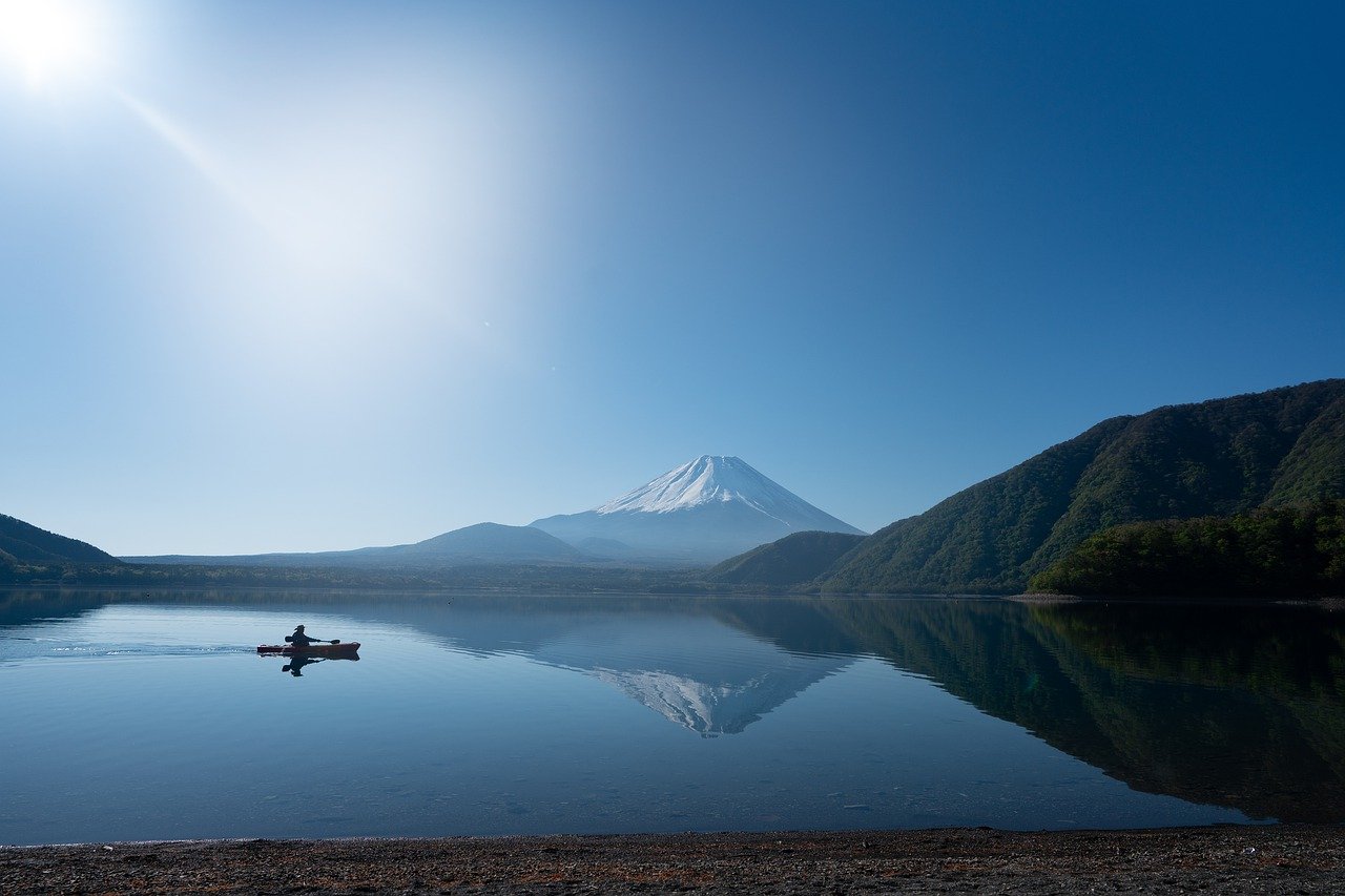 A scenic view of Yansai Lake