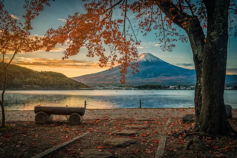 A scenic view of Yansai Lake