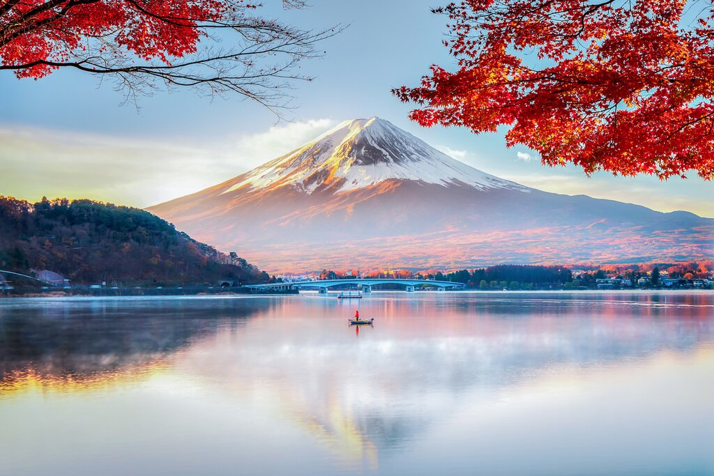 A scenic view of Yansai Lake