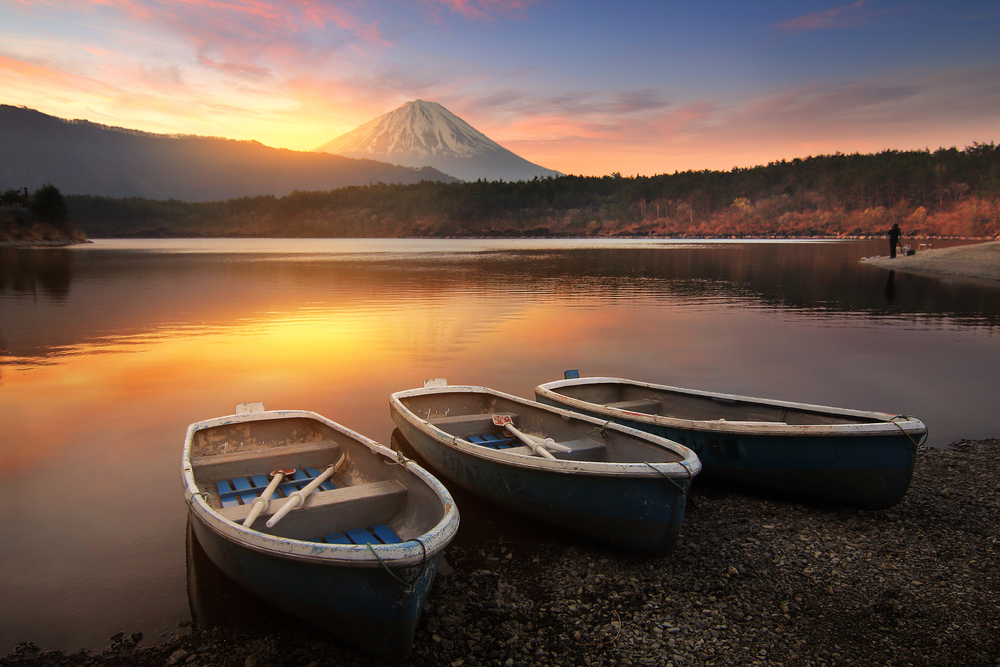 A scenic view of Yansai Lake