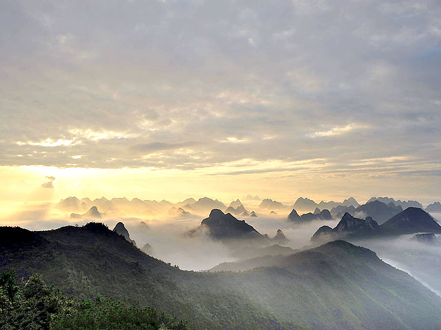A scenic view of Yao Mountain