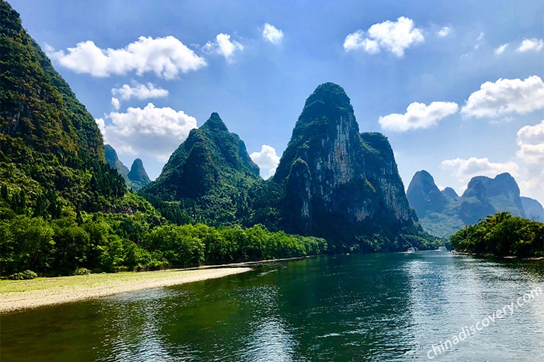A scenic view of Yao Mountain