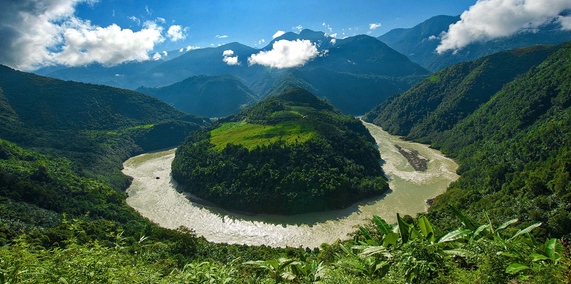 A scenic view of yarlung zangbo grand canyon